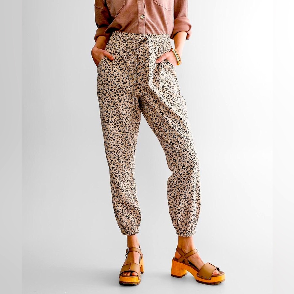 Daytrip Woven Floral Jogger